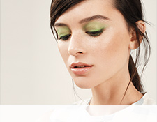 Get the step-by-step application tips for the Green Light look created by Mary Kay Global Makeup Artist Keiko Takagi.