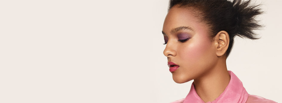 Get the step-by-step application tips for the Bold All Over makeup artist look created by Guest Makeup Artist Sam Addington.