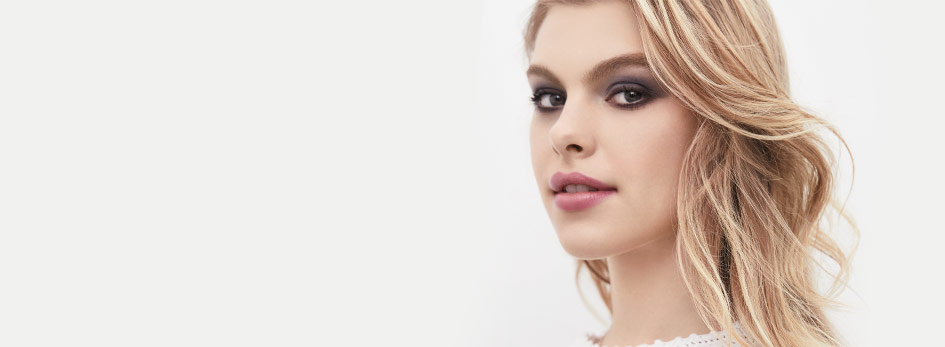 Get the step-by-step application tips for creating the season’s on-trend Soft Smoky Eye Look from Mary Kay. 