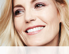 Get the step-by-step application tips for The Perfect Blend Look created by Mary Kay Guest Makeup Artist Sam Addington.  Smiling model with the Perfect Blend look applied.