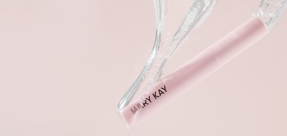 Image of Mary Kay Great Heights Waterproof Mascara falling through water on a pink background