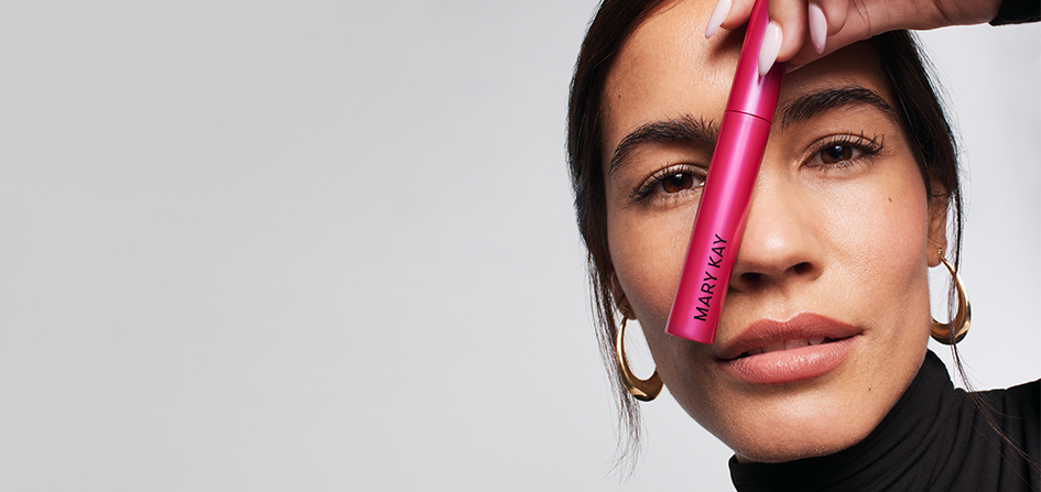 Woman holding Lash Love Fanorama™ Define+Lift Mascara in front of her face